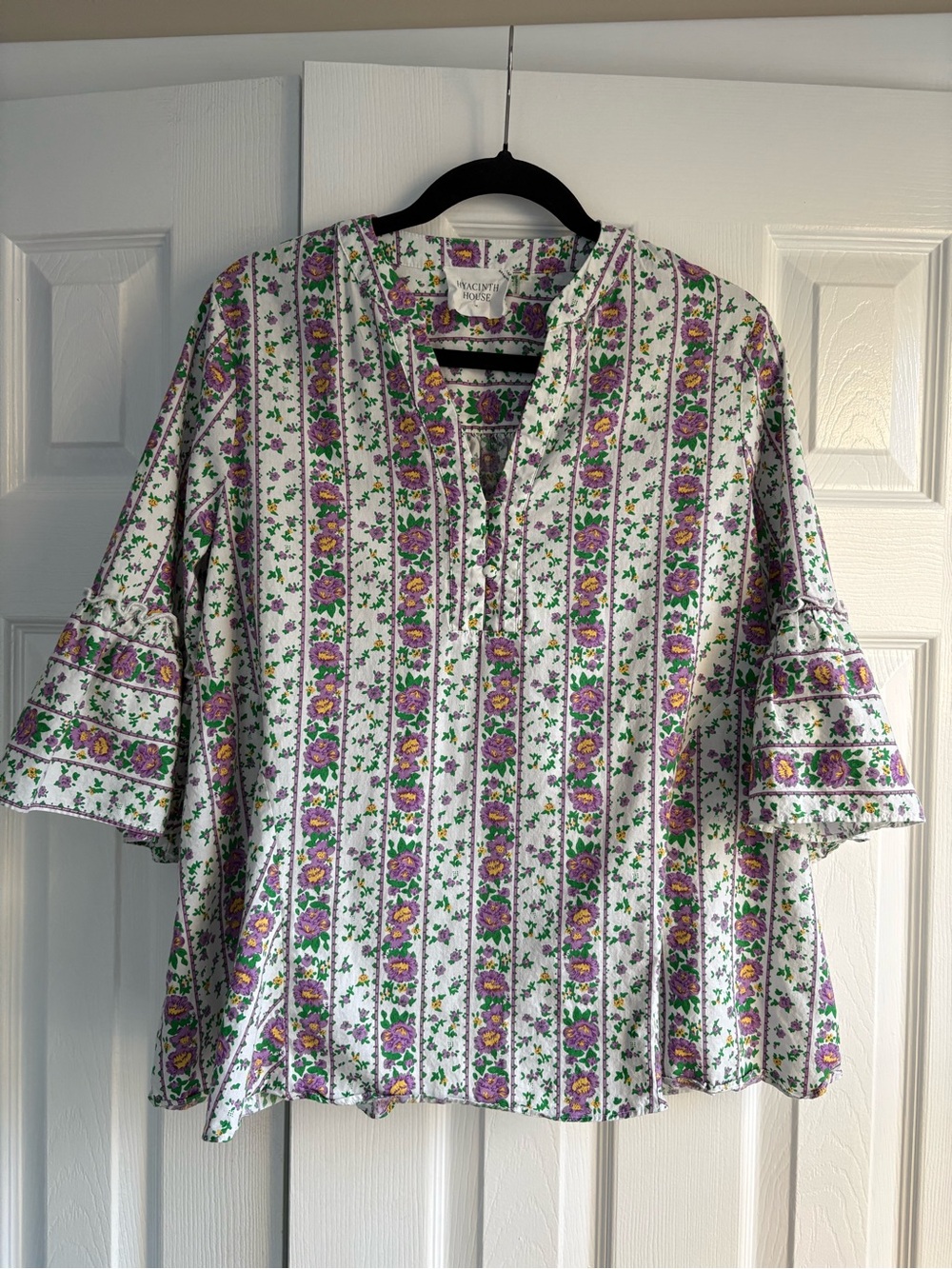 Tuckernuck White Floral Split-Neck blouse 100% cotton